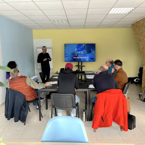 Pourquoi se former au pilotage de drone en catégorie spécifique